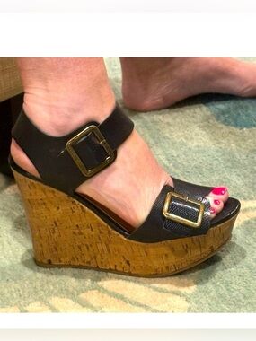 Mossimo supply co. Black buckle Platform sandals women’s size 6.5